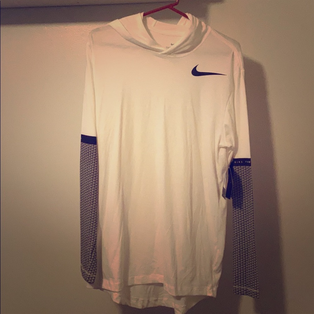 Men’s The Nike Tee hooded tee